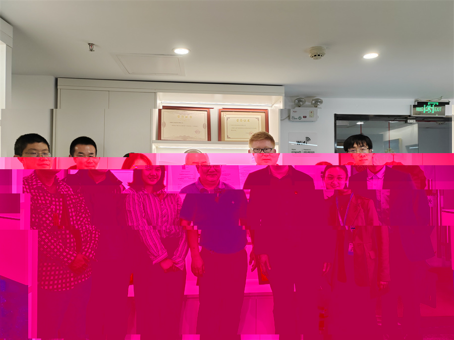 與廣州易行數字技術有限公司座合影留念.jpg